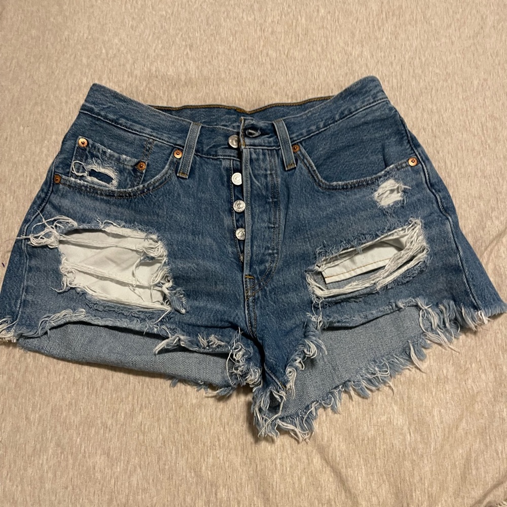 Levi denim shorts / 26